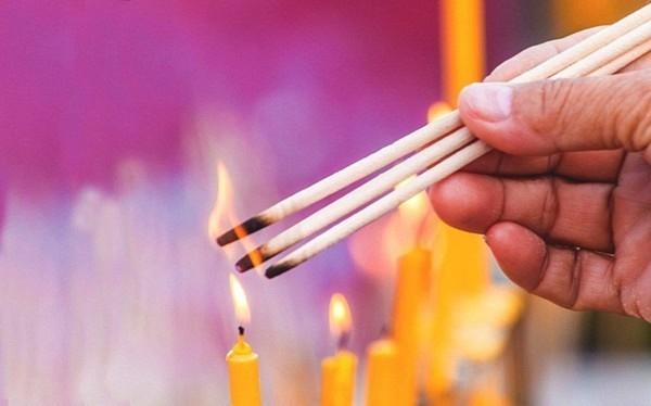 Những điều kiêng kỵ khi thắp hương ngày Tết-2
