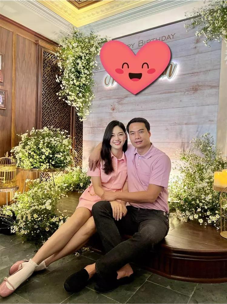 Á hậu Thanh Tú khoe cả hai quý tử, rõ mặt luôn cậu út-5