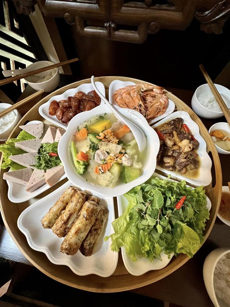 Showbiz Việt ngày 21/1: Chí Nhân dạo phố cuối năm cùng con trai-8