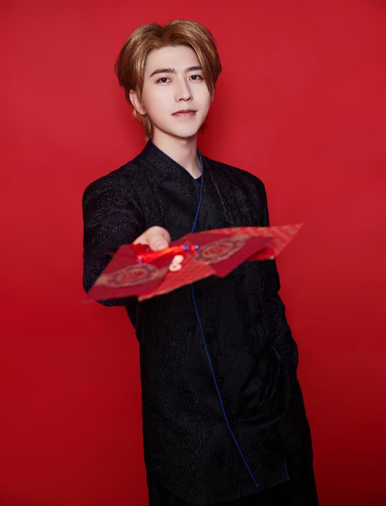 Tiêu Chiến, Địch Lệ Nhiệt Ba rực rỡ sắc đỏ đón Tết-5