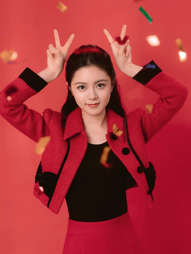 Tiêu Chiến, Địch Lệ Nhiệt Ba rực rỡ sắc đỏ đón Tết-8