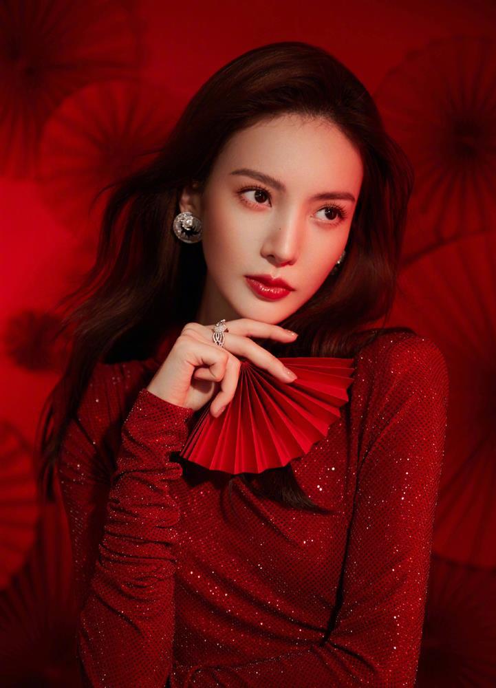 Tiêu Chiến, Địch Lệ Nhiệt Ba rực rỡ sắc đỏ đón Tết-9