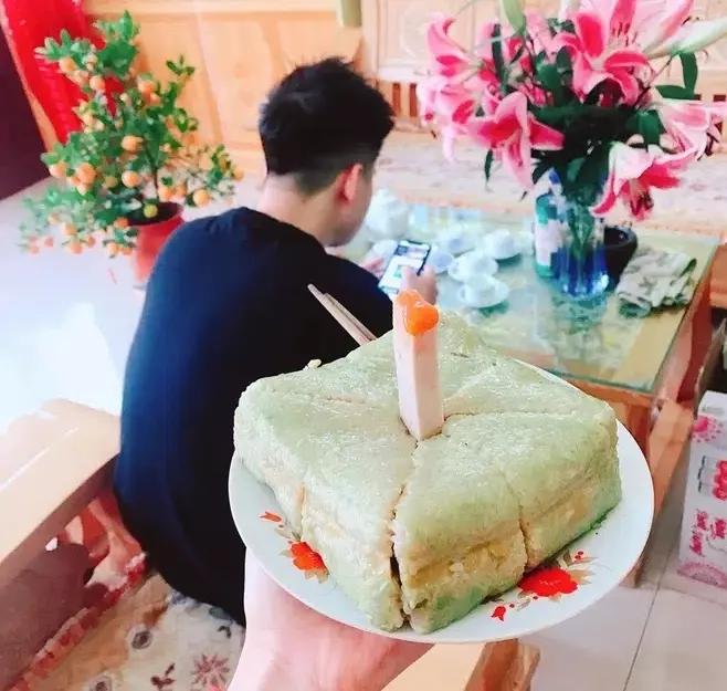 Hài hước những ngày sinh nhật trùng Tết, ai khóc nỗi đau này!-11