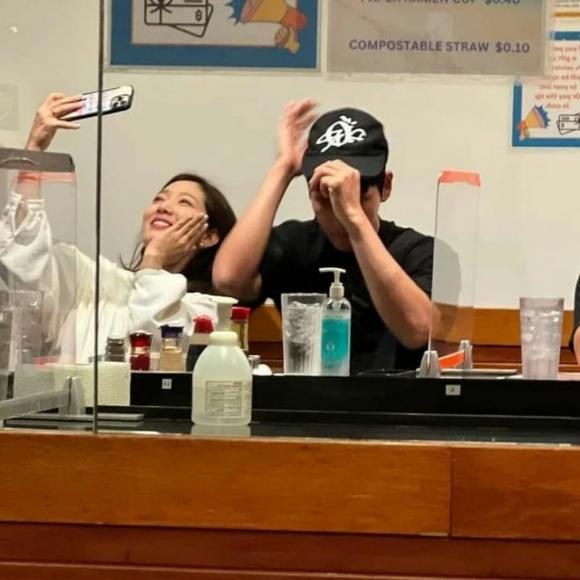 Vợ chồng Park Shin Hye trốn con hẹn hò kỷ niệm cưới-2