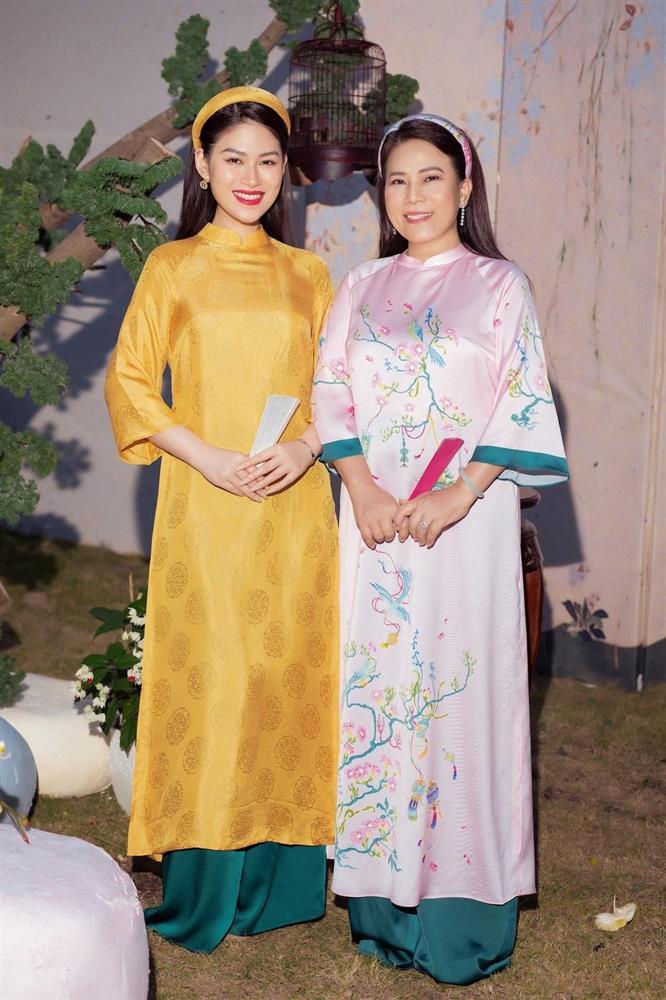 Ngọc Thanh Tâm khoe ảnh chị mẹ đại gia, đẹp hơn cả con gái-2