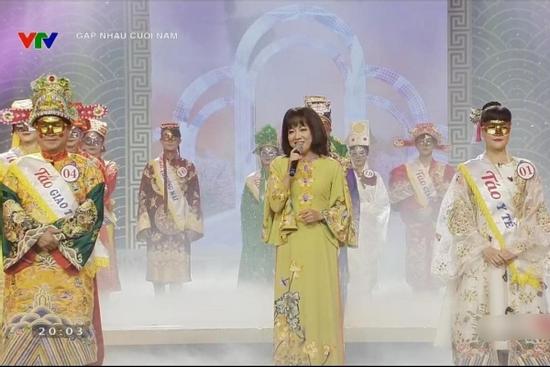 Táo Quân 2023 'khịa' gắt: 'Phấn đấu mỗi nhà có 1-2 Hoa hậu'