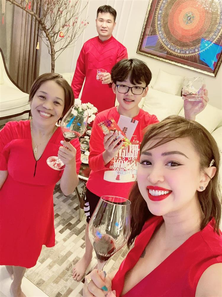 Showbiz Việt ngày 22/1: Thông gia Bình An - Phương Nga chúc Tết nhau-9