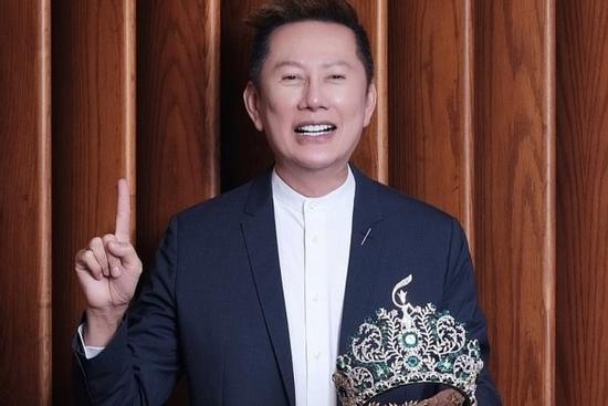 Ông Nawat và thông báo ở Hoa hậu Hòa bình lại bị chỉ trích