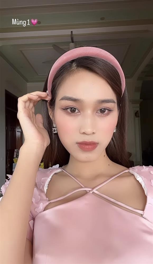 Mùng 1 TẾT: Huyền Baby hở bạo, HHen Niê xúng xính áo dài-1