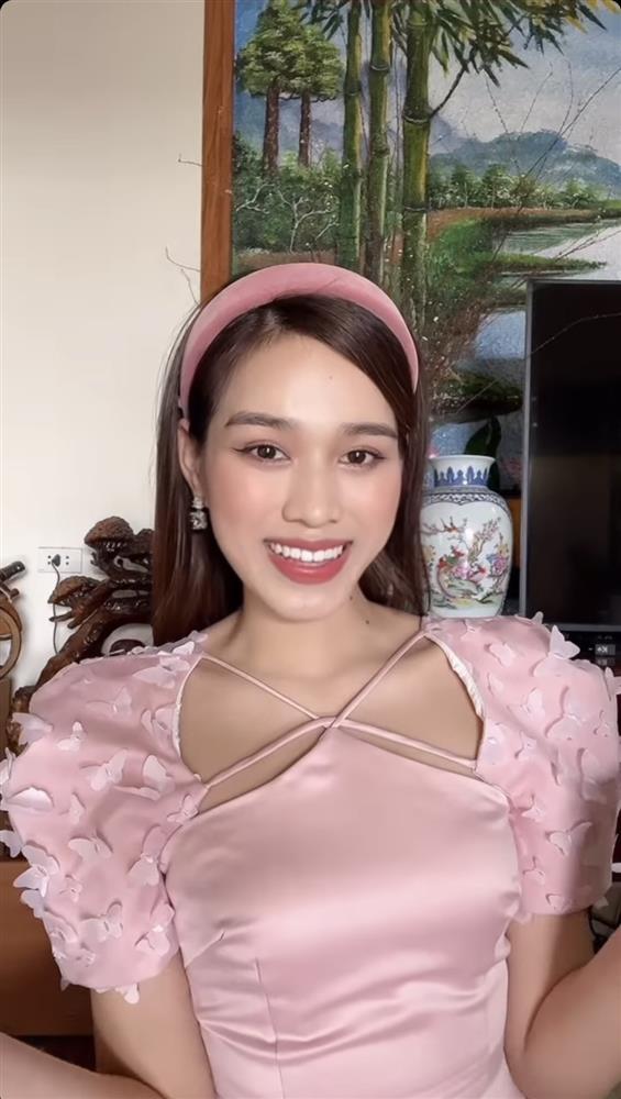 Mùng 1 TẾT: Huyền Baby hở bạo, HHen Niê xúng xính áo dài-2