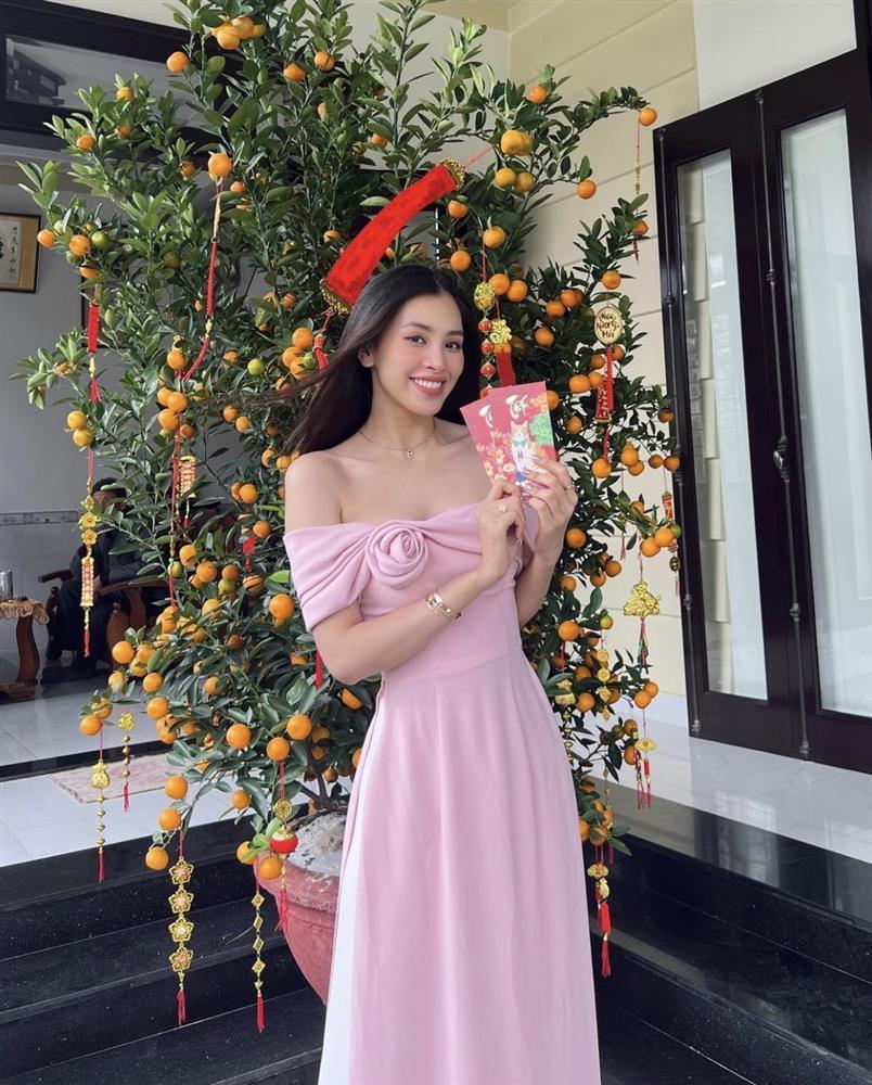 Mùng 1 TẾT: Huyền Baby hở bạo, HHen Niê xúng xính áo dài-4
