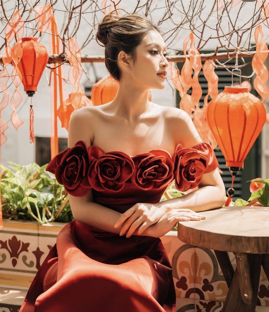 Mùng 1 TẾT: Huyền Baby hở bạo, HHen Niê xúng xính áo dài-8