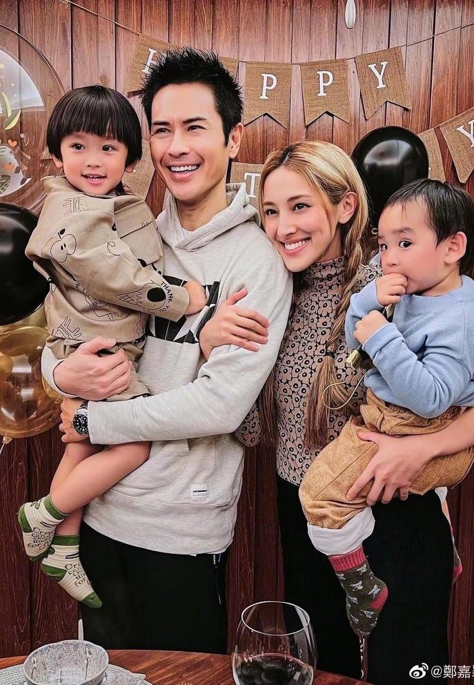 Vợ chồng Trịnh Gia Dĩnh khoe cận mặt con trai ngày đầu năm-5