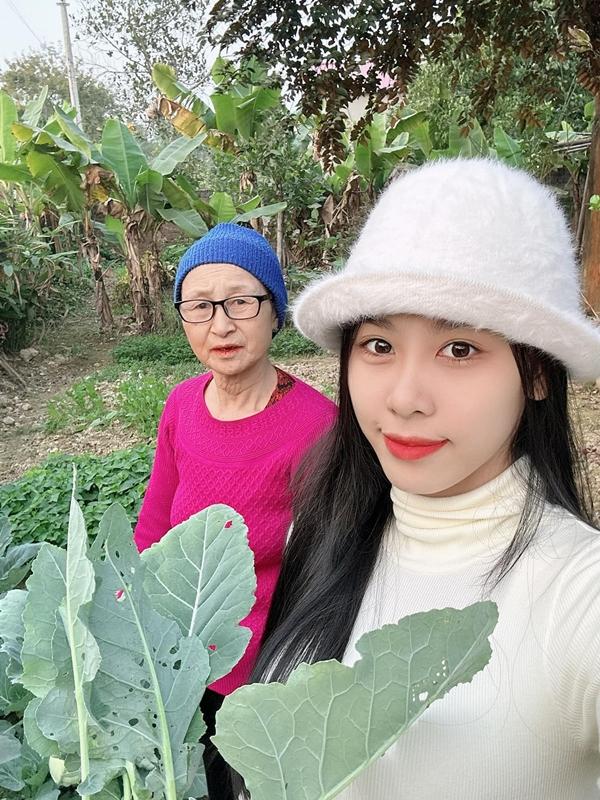 Dàn hoa hậu, á hậu giản dị khi về quê ăn Tết-7