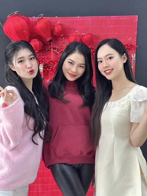 Dàn hoa hậu, á hậu giản dị khi về quê ăn Tết-11