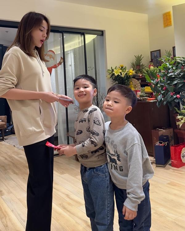 Dàn hoa hậu, á hậu giản dị khi về quê ăn Tết-13