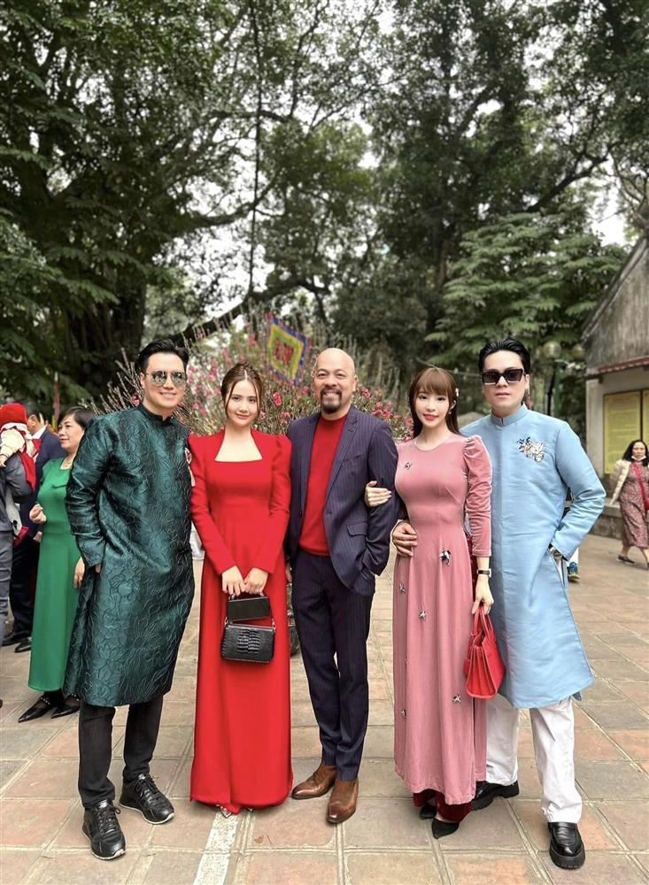 Quỳnh Nga khéo tránh Việt Anh trong ảnh đi chơi Tết cùng hội bạn thân-4