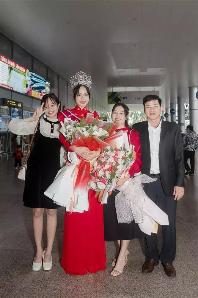 Nhan sắc Hoa hậu Việt Nam Thanh Thủy chuẩn bản sao mẹ-8