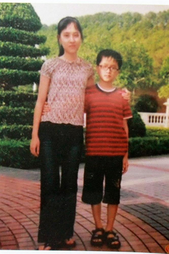 Gia đình Hương Giang đón Tết, netizen chú ý Giang chị - Giang em-2