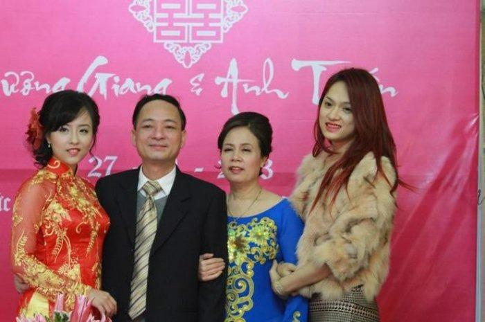 Gia đình Hương Giang đón Tết, netizen chú ý Giang chị - Giang em-3