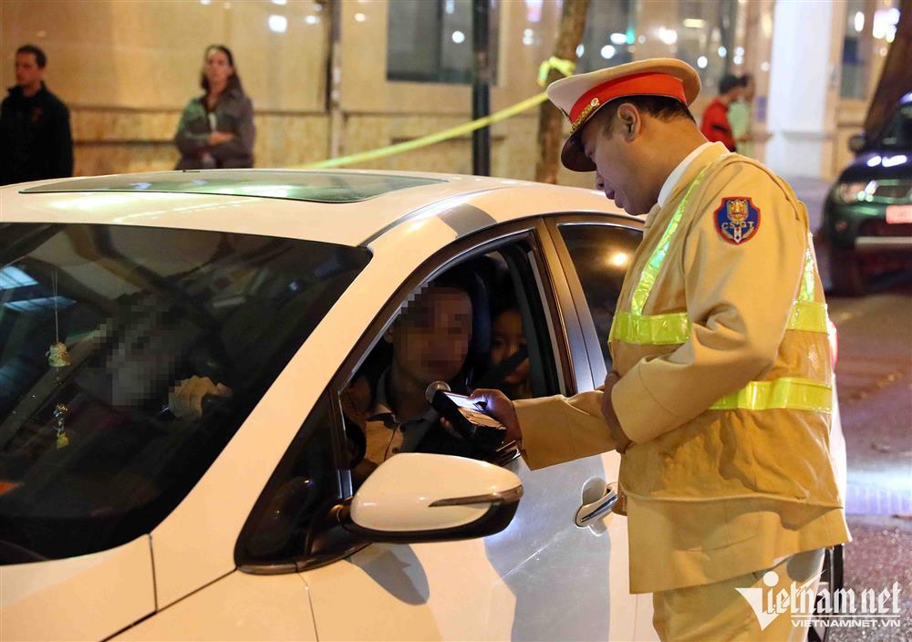 Tài xế say bia rượu ngày Tết, vi phạm nồng độ cồn kịch khung-2