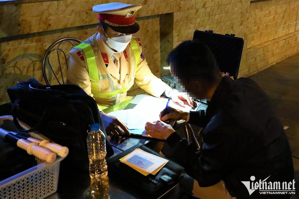 Tài xế say bia rượu ngày Tết, vi phạm nồng độ cồn kịch khung-3