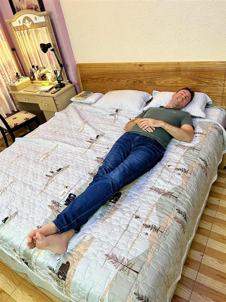 Showbiz Việt ngày 24/1: Chồng Lan Phương được mẹ vợ chiều hết nấc-1