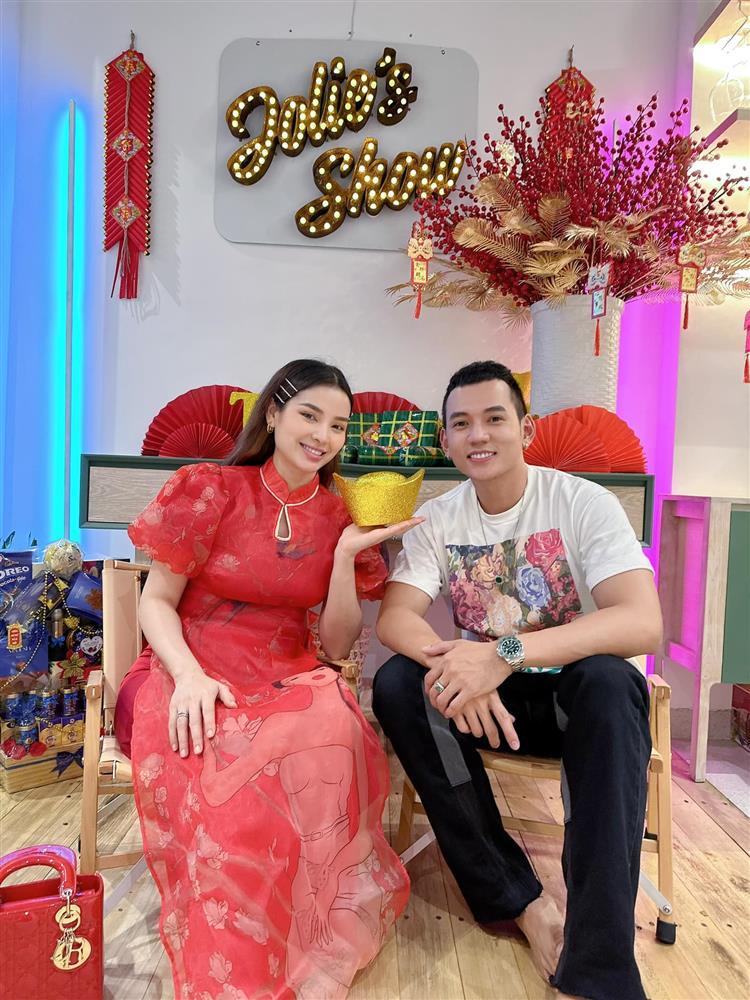 Showbiz Việt ngày 24/1: Chồng Lan Phương được mẹ vợ chiều hết nấc-8