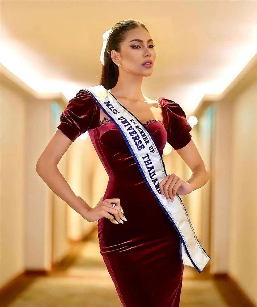 Á hậu Thái Lan bị chỉ trích vì khoe ảnh nhạy cảm đầu năm mới-3