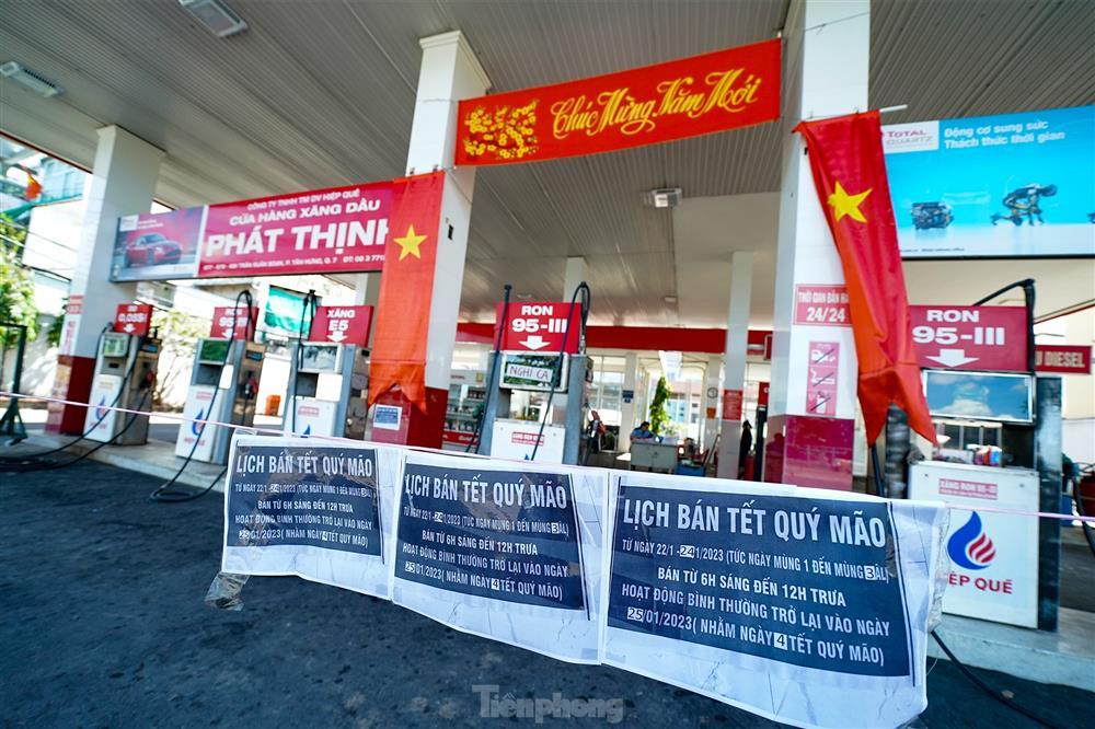 Nhiều cây xăng ở TPHCM thản nhiên... nghỉ Tết-8