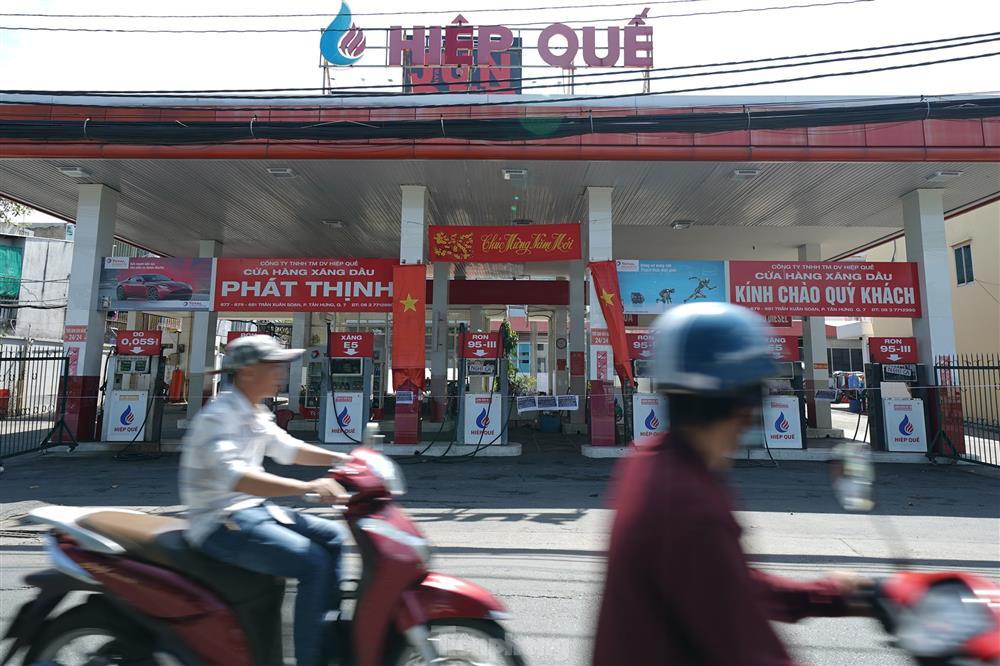 Nhiều cây xăng ở TPHCM thản nhiên... nghỉ Tết-7