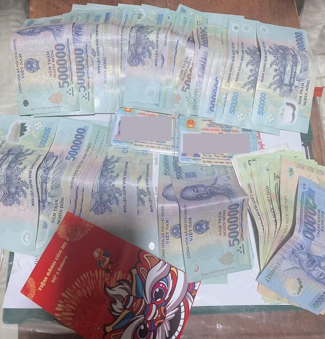 Hành khách quên 35 triệu đồng trên chuyến tàu mùng 1 Tết-1