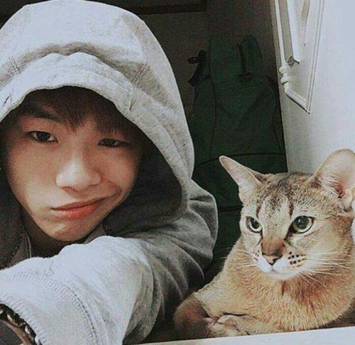 Idol Kpop và mèo cưng: choáng với đại gia đình của Lisa BLACKPINK-5