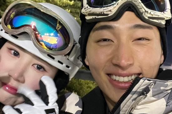 Ca sĩ Hàn tố bạn trai ngoại tình, lăng nhăng với 5 người cùng lúc