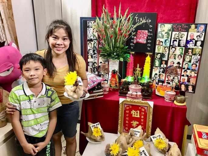 Tục lệ cúng gà ra mắt Tổ Sân khấu mùng 3 Tết-2