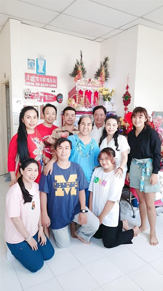 Tục lệ cúng gà ra mắt Tổ Sân khấu mùng 3 Tết-3