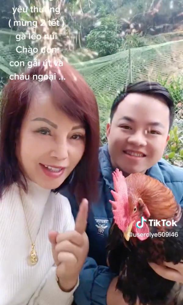 Cô dâu 62 tuổi lộ ngoại hình lạ lẫm sau biến chứng thẩm mỹ-1