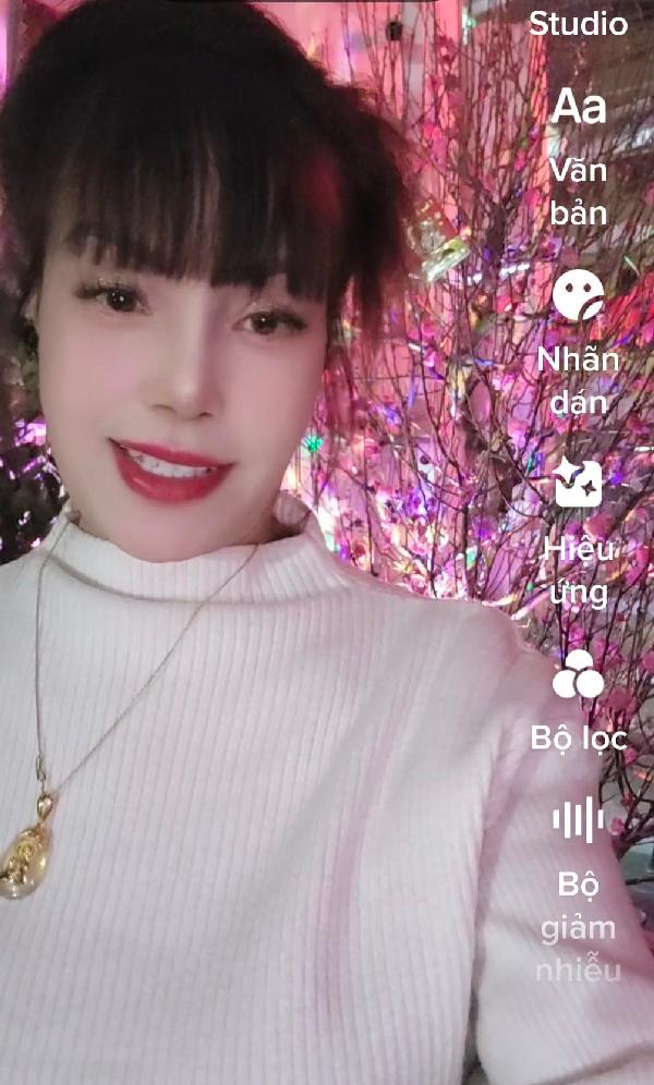 Cô dâu 62 tuổi lộ ngoại hình lạ lẫm sau biến chứng thẩm mỹ-3