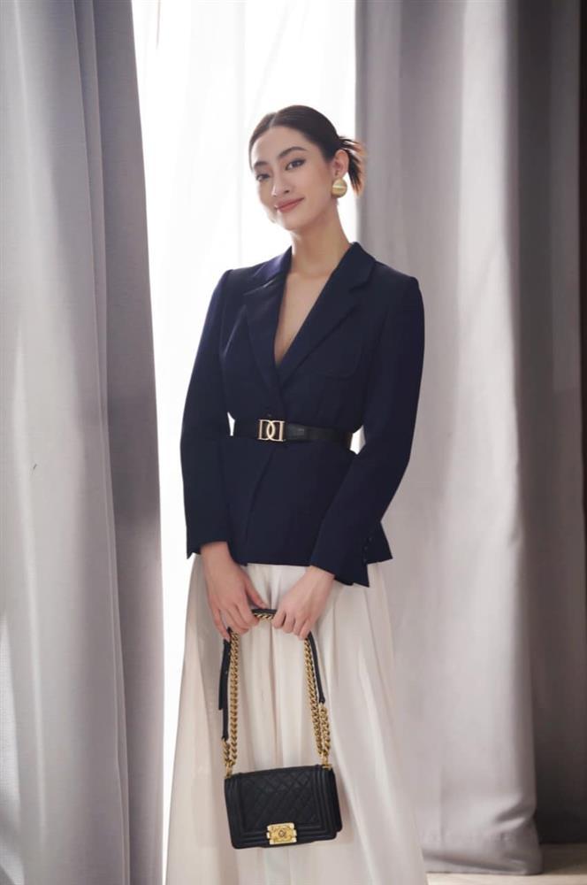 Lương Thùy Linh bên gia đình, mẹ đẻ Giám đốc Kho bạc gây chú ý-8