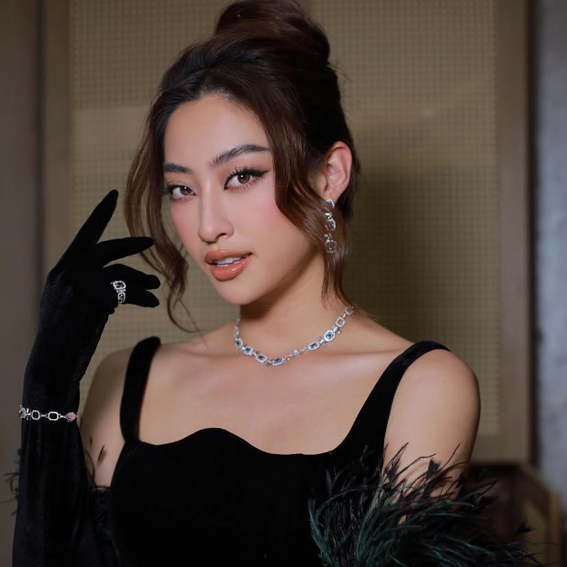 Lương Thùy Linh bên gia đình, mẹ đẻ Giám đốc Kho bạc gây chú ý-9