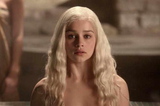 Mẹ rồng Emilia Clarke gây sửng sốt với đôi lông mày đầy... biểu cảm-2