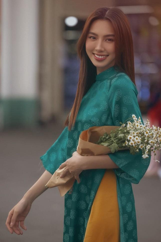 4 Hoa hậu Mỹ Linh, Tiểu Vy, Đỗ Thị Hà và Thanh Thủy đụng hàng-1