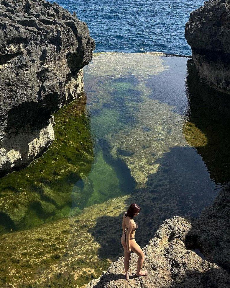 Bật mood chiến dịp Tết: Chi Pu diện bikini, Phương Oanh váy rách-3