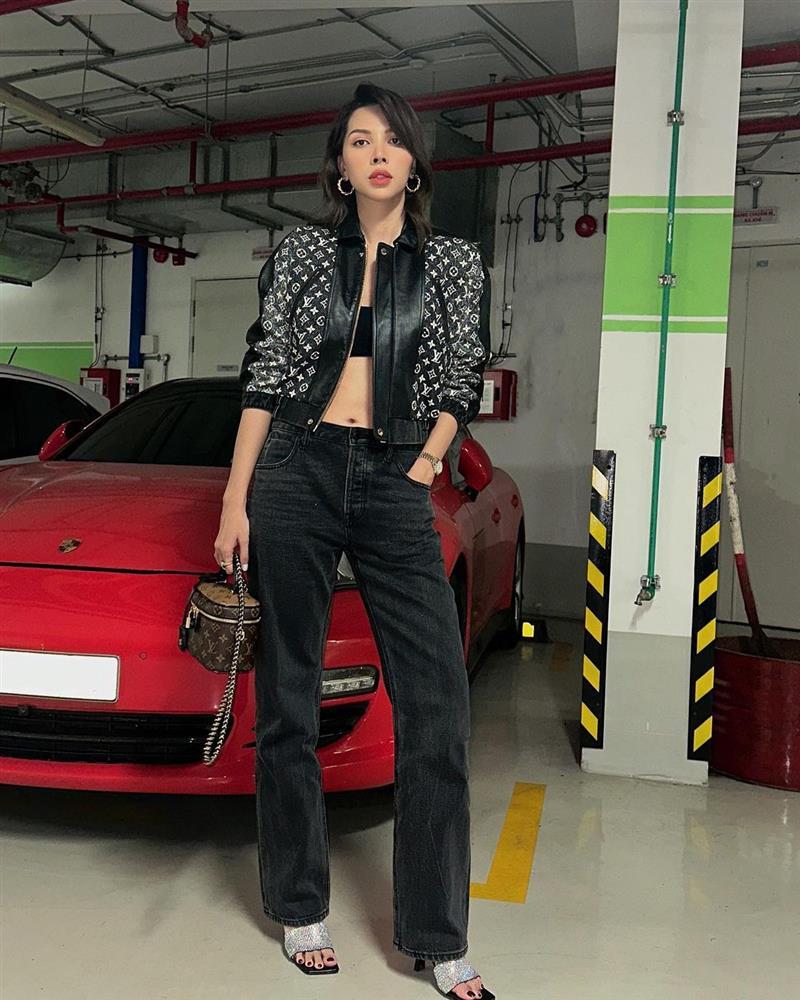 Bật mood chiến dịp Tết: Chi Pu diện bikini, Phương Oanh váy rách-9