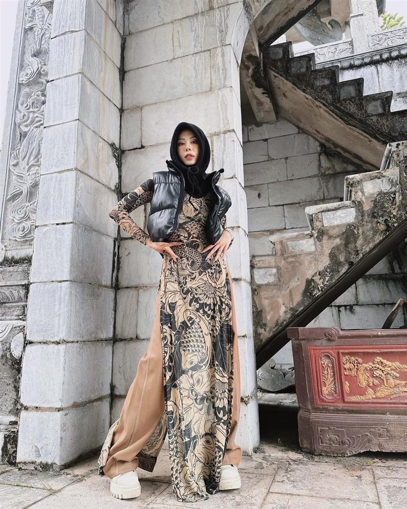 Bật mood chiến dịp Tết: Chi Pu diện bikini, Phương Oanh váy rách-10