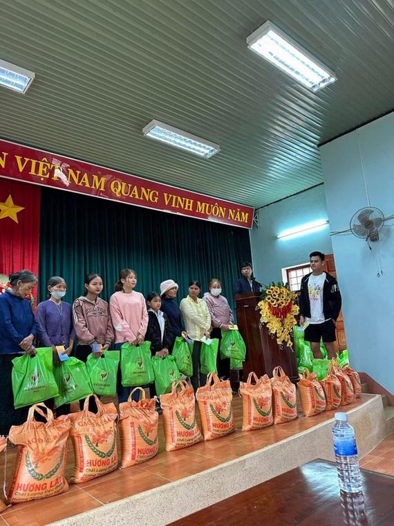 Muôn vàn kiểu đón Tết của các tuyển thủ Việt Nam-5
