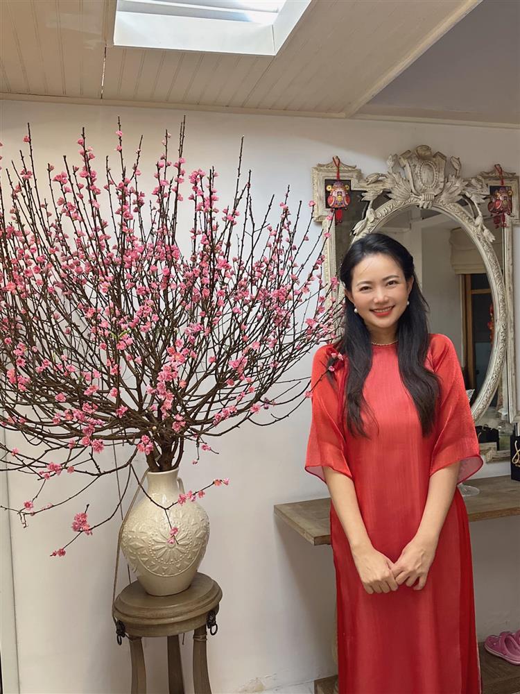 Phan Như Thảo trẻ hơn hẳn khi diện áo dài nhờ giảm 22kg-3