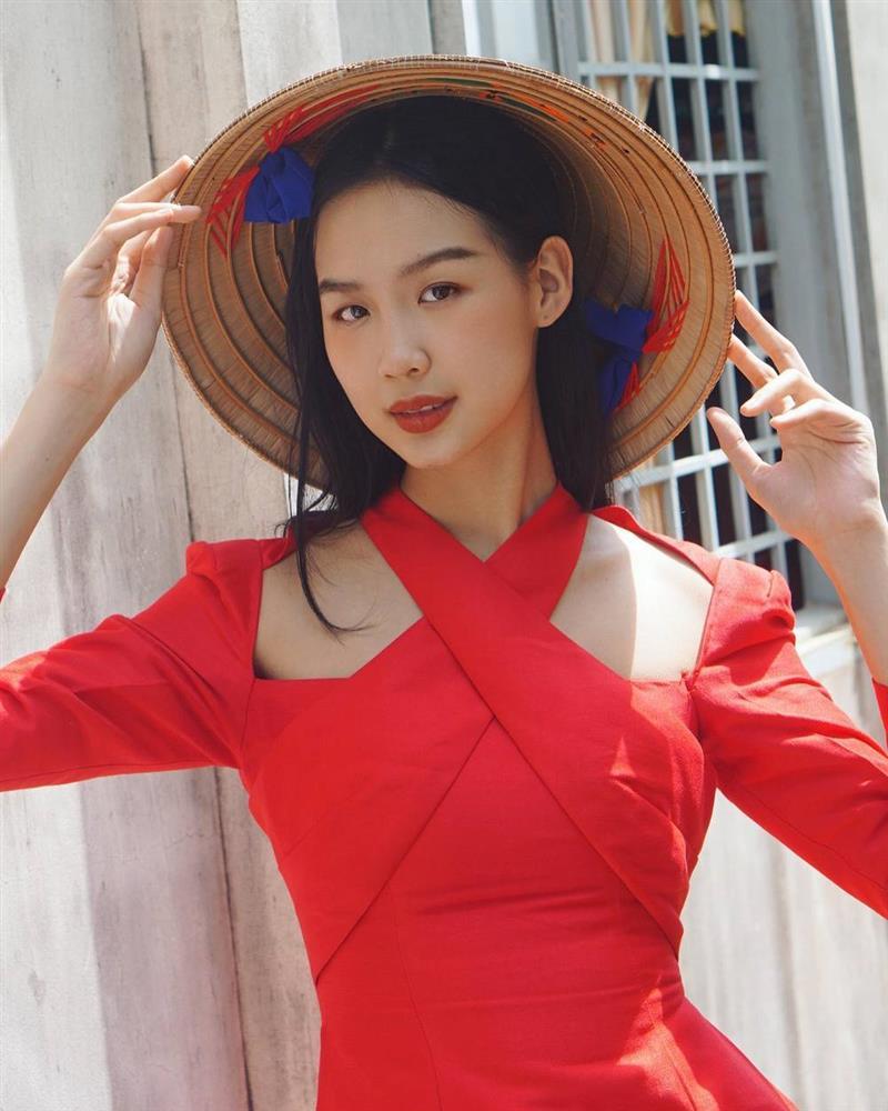 Hoa hậu 1m86 Bảo Ngọc gây choáng với gia đình toàn cao gần 2m-1