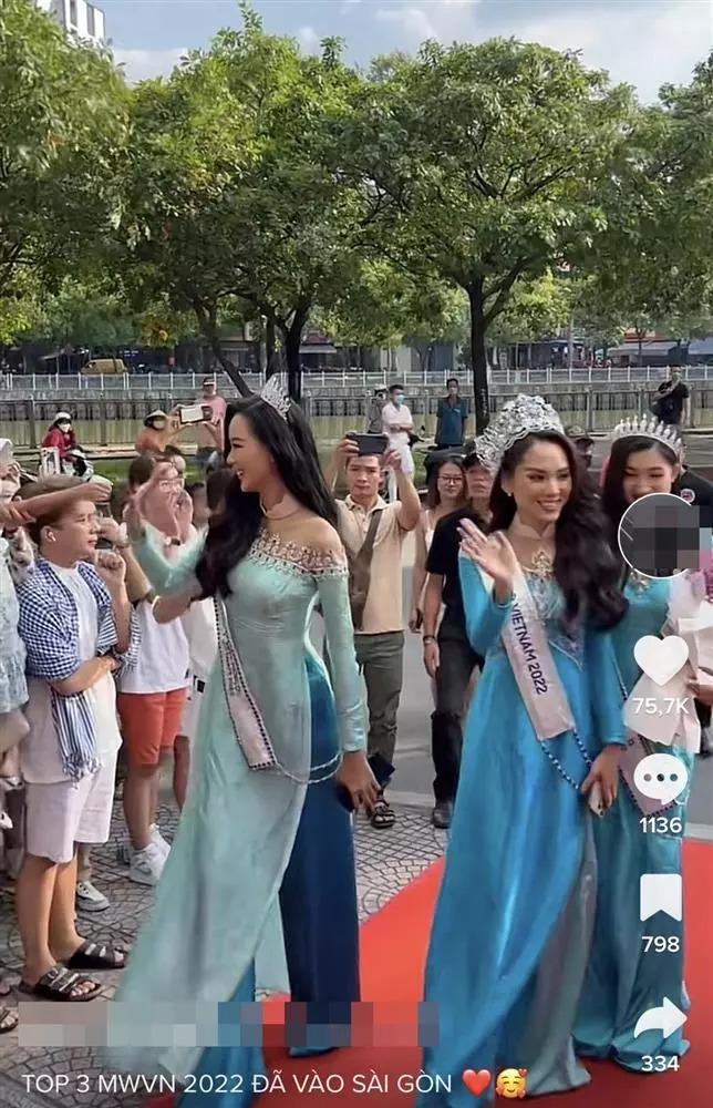 Hoa hậu 1m86 Bảo Ngọc gây choáng với gia đình toàn cao gần 2m-11