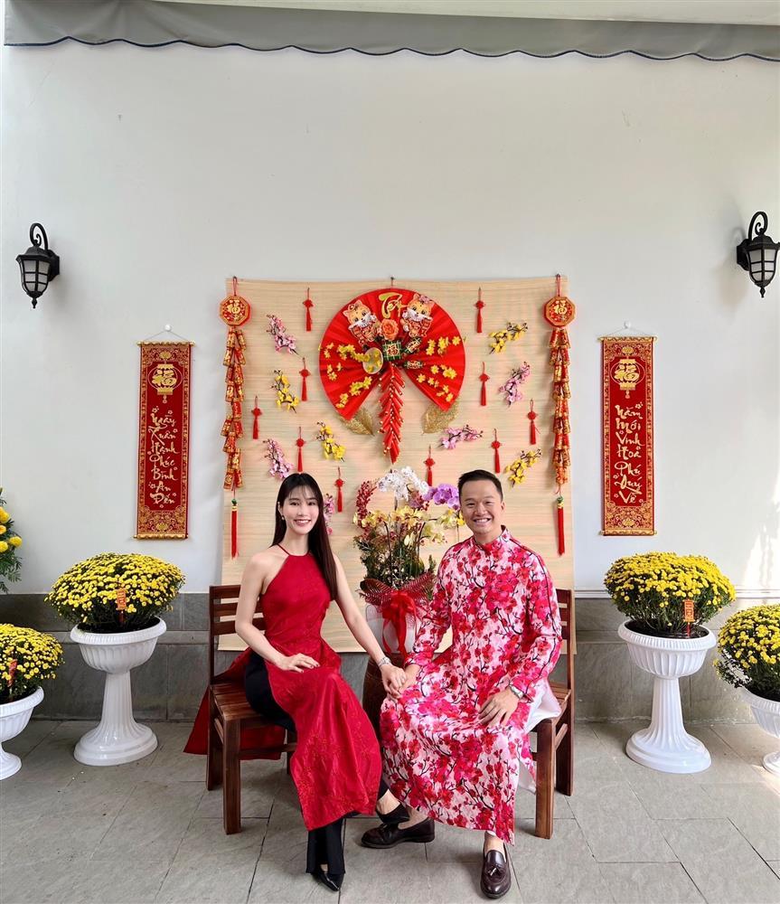 Showbiz Việt ngày 25/1: Hồng Đăng hân hoan đón Tết bên gia đình-5